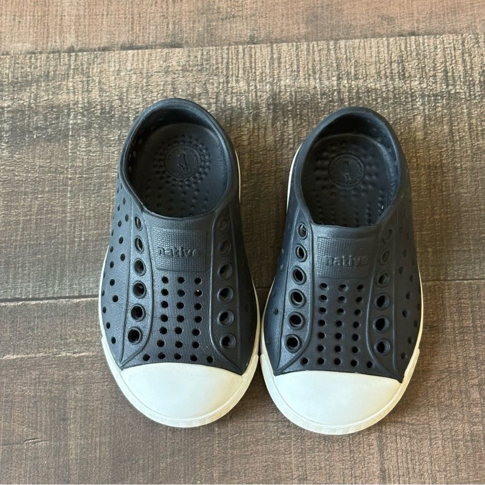 Native Shoes - Picture 2 of 8